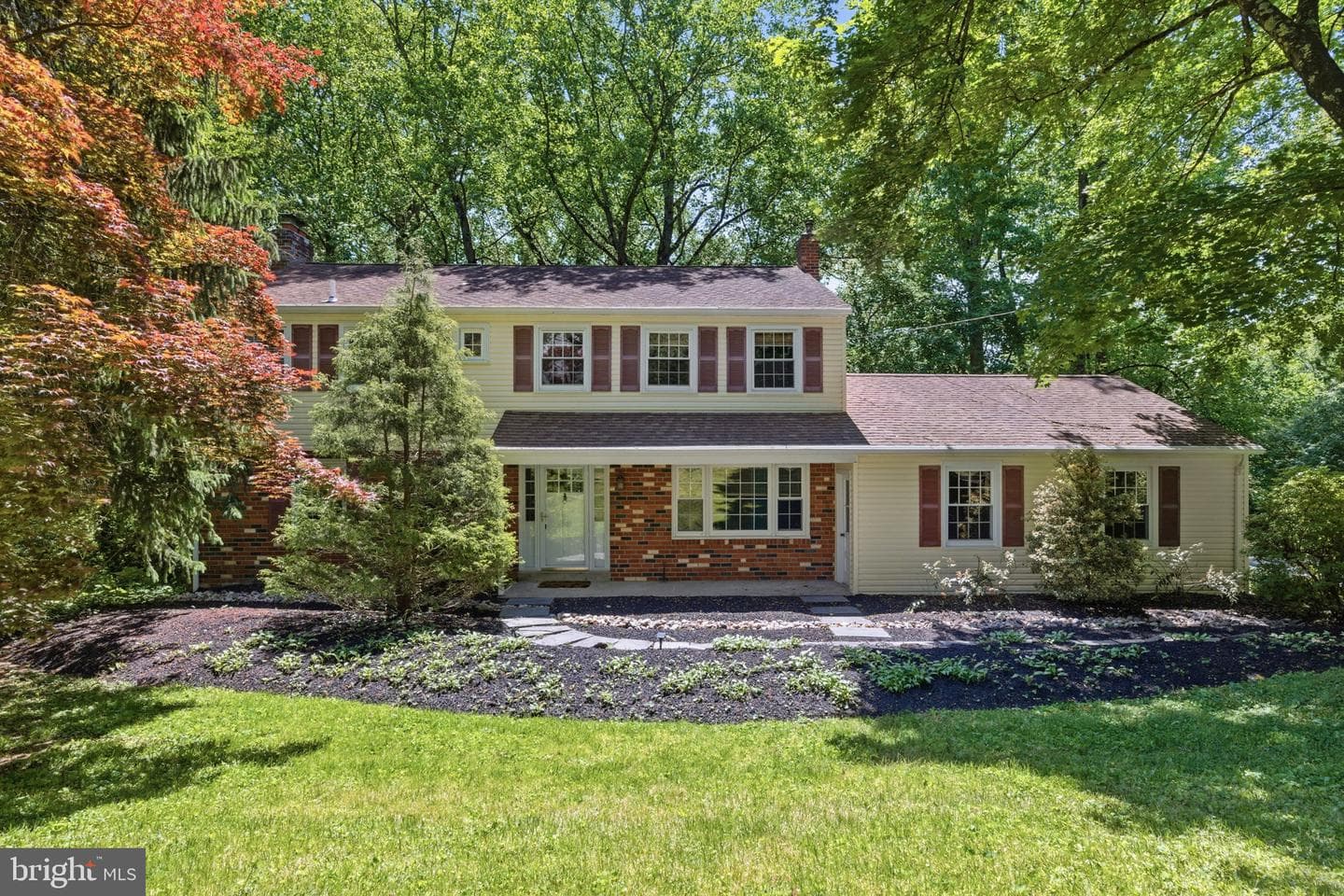 16 N Longpoint Lane photo 1