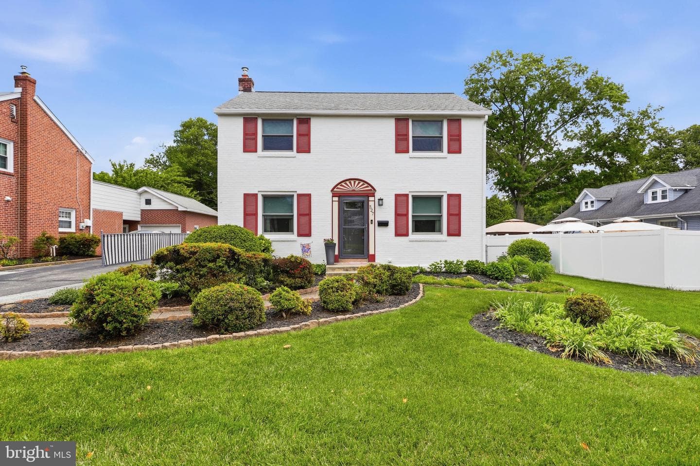527 Saxer Avenue photo 1