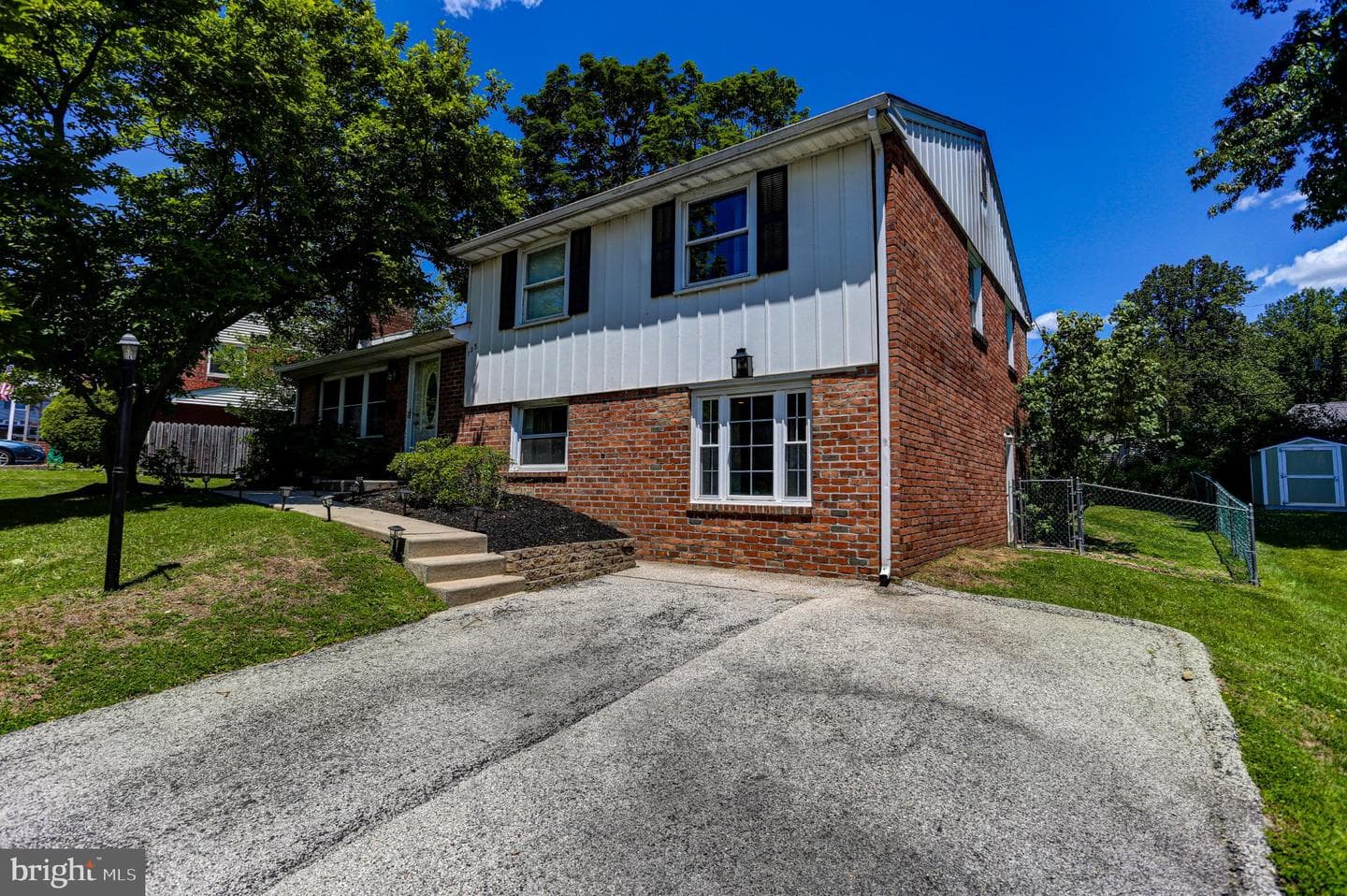 125 W Thomson Avenue