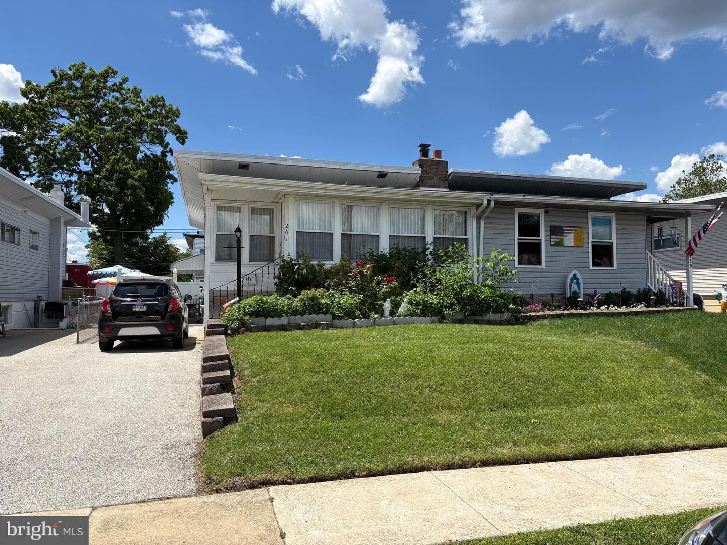 261 Hoffman Road photo 1