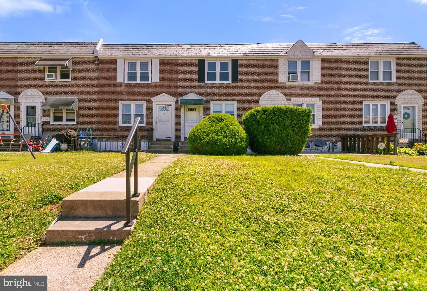 825 Surrey Lane