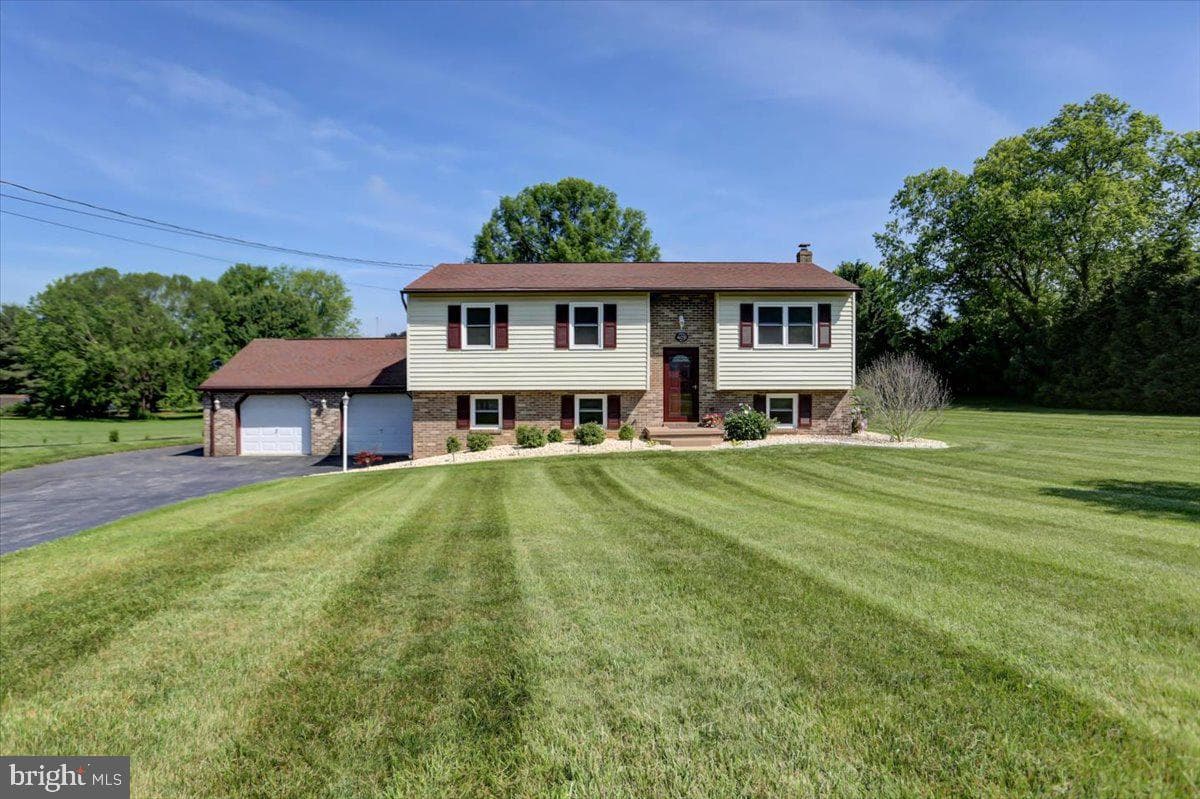 4631 Church Road photo 1