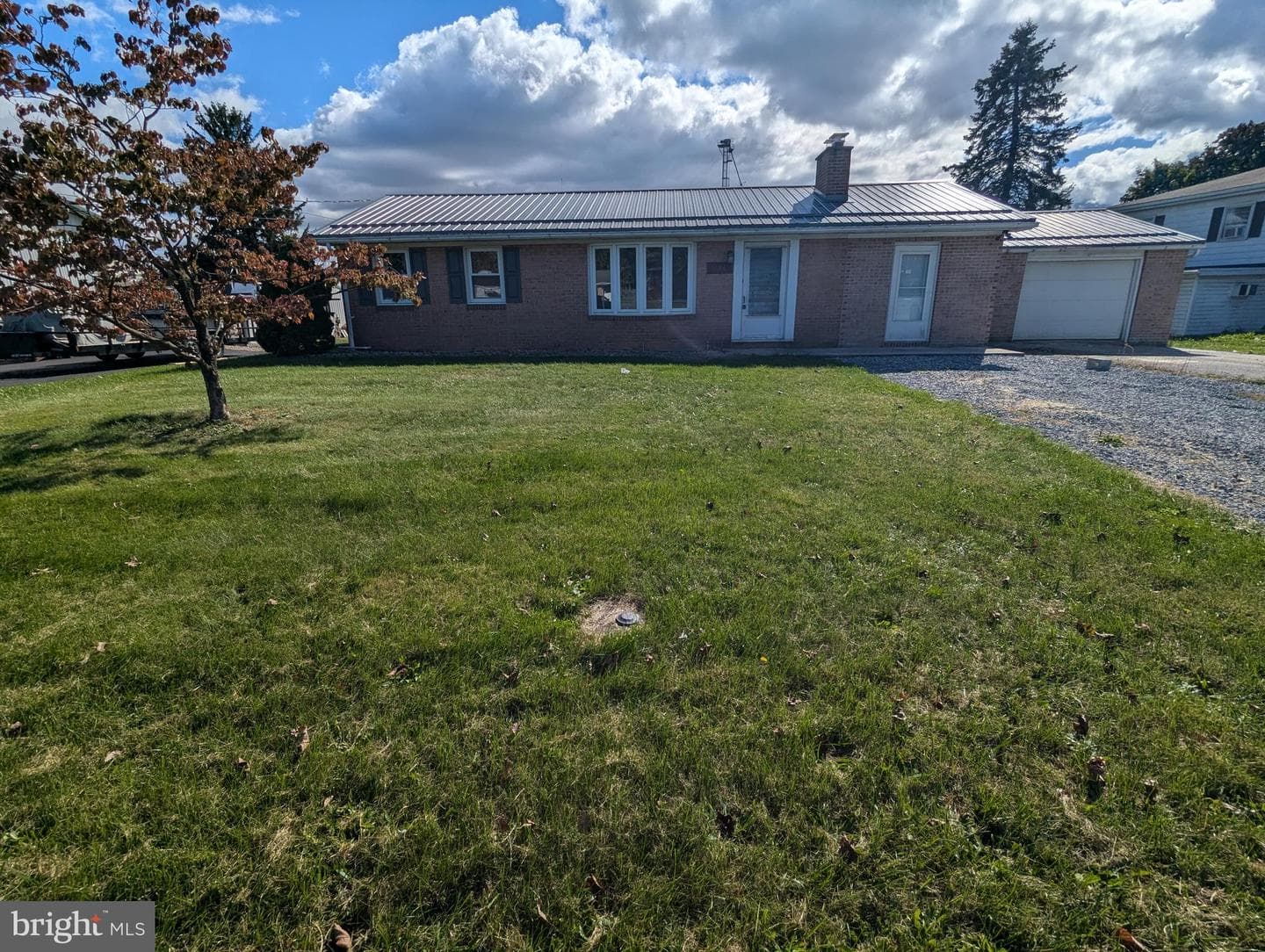 1586 Richard Avenue photo 1