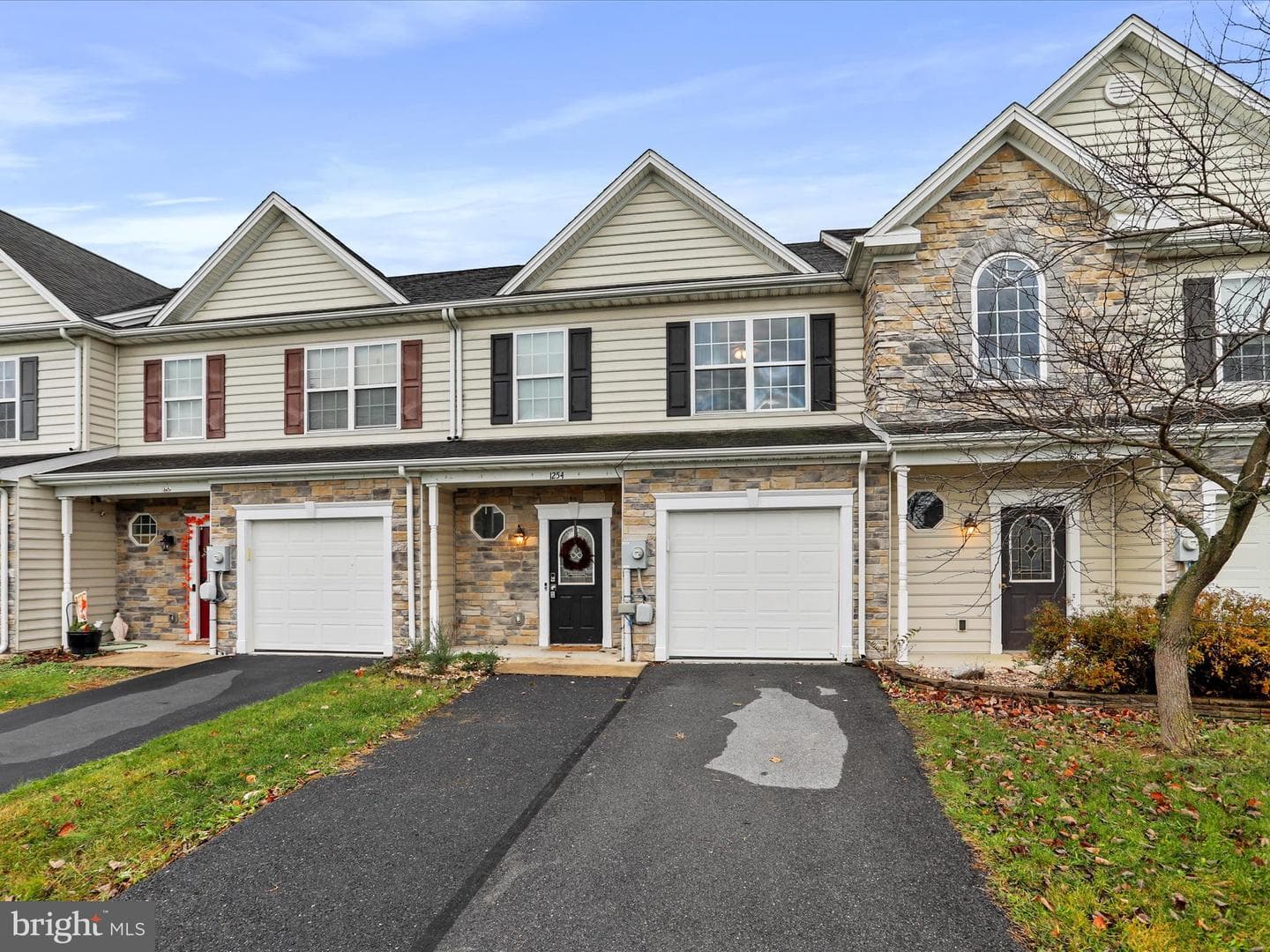 1254 Emilys Court photo 1