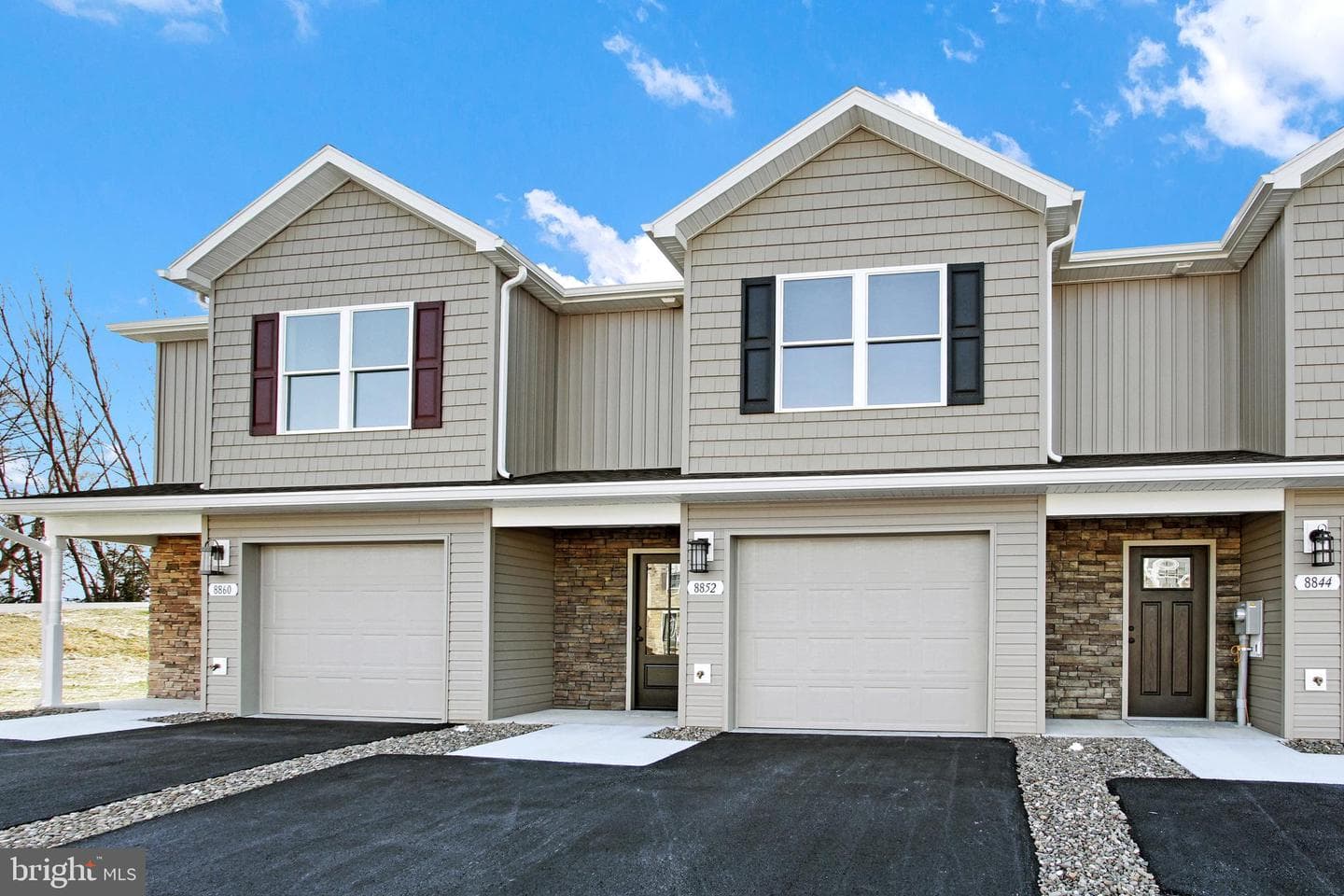 8852 Hillside Way photo 1