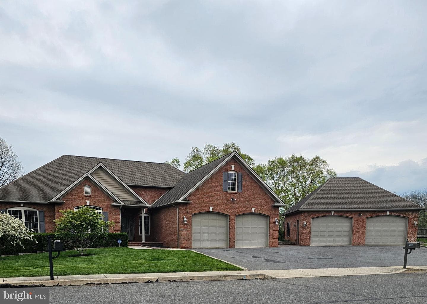 344 Moss Spring Avenue photo 1