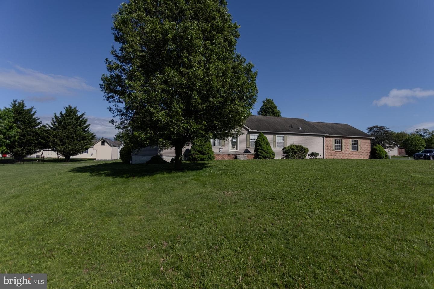 186 Hampton Drive photo 1