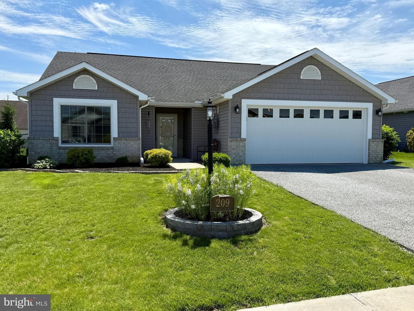 209 Benedict Avenue photo 1