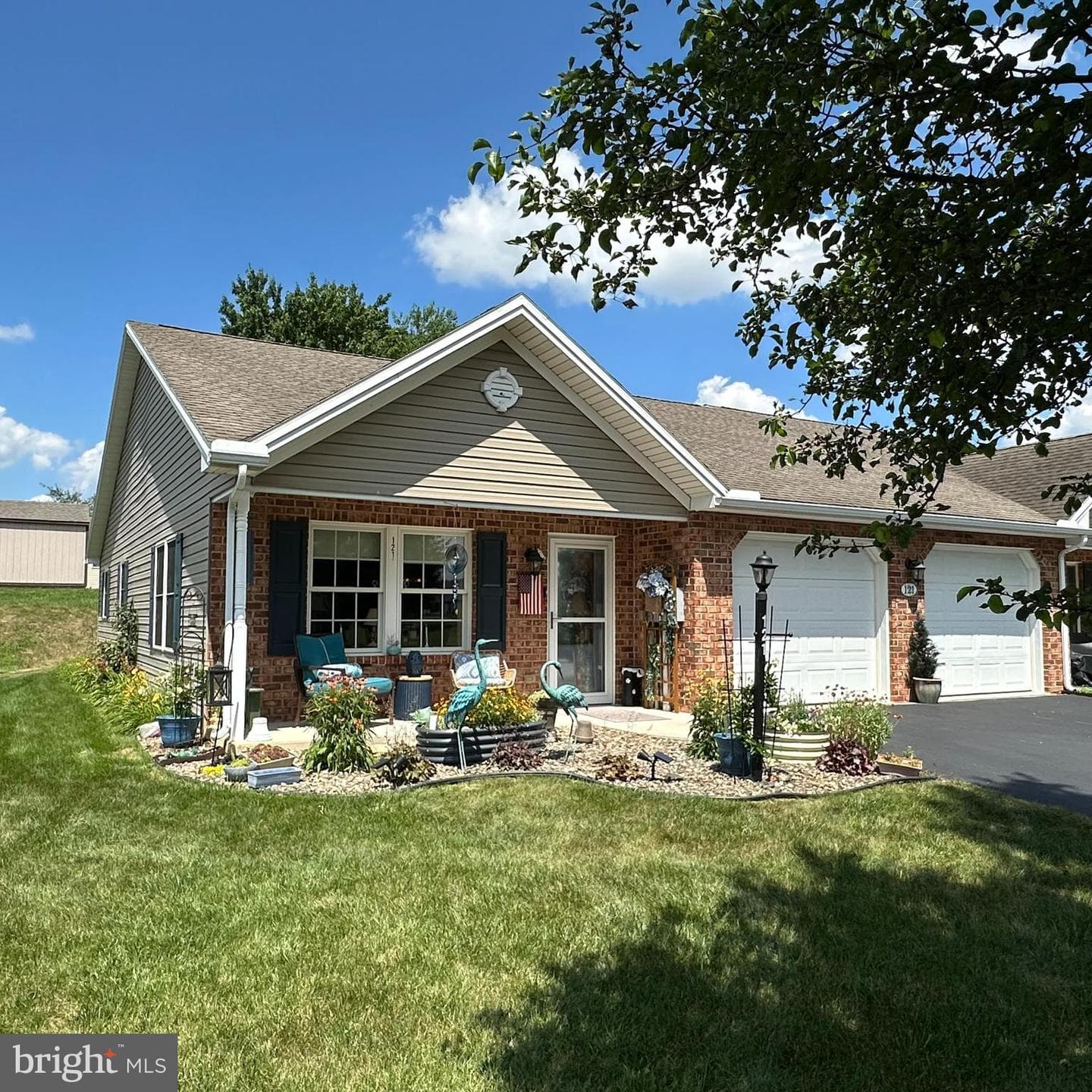121 Central Way photo 1