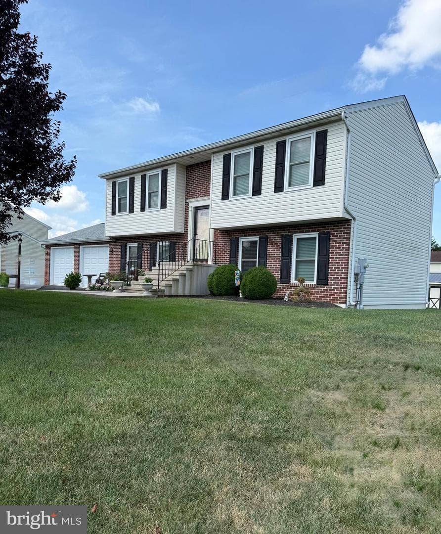 15305 Cobble Drive photo 1