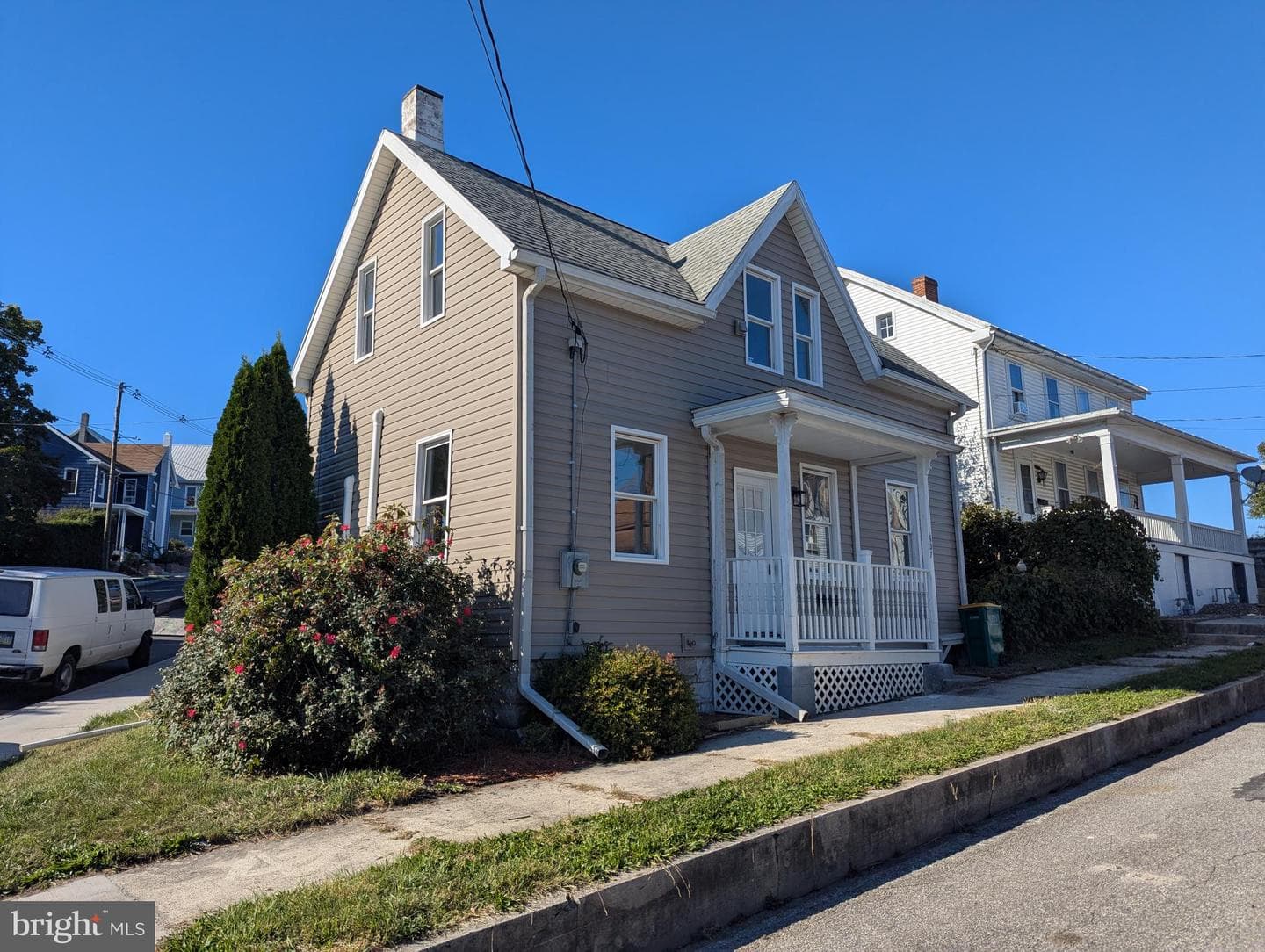607 Pleasant Street photo 1