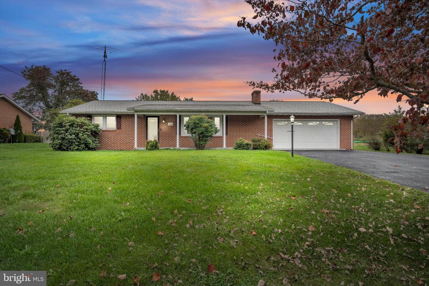 594 Shadyside Drive photo 1
