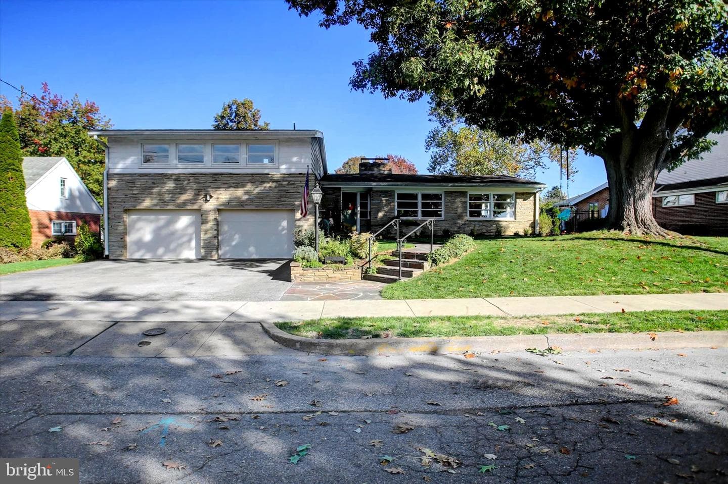 725 Floral Avenue photo 1