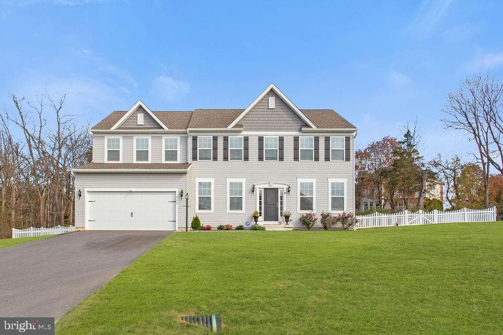 460 Paradise View Drive photo 1