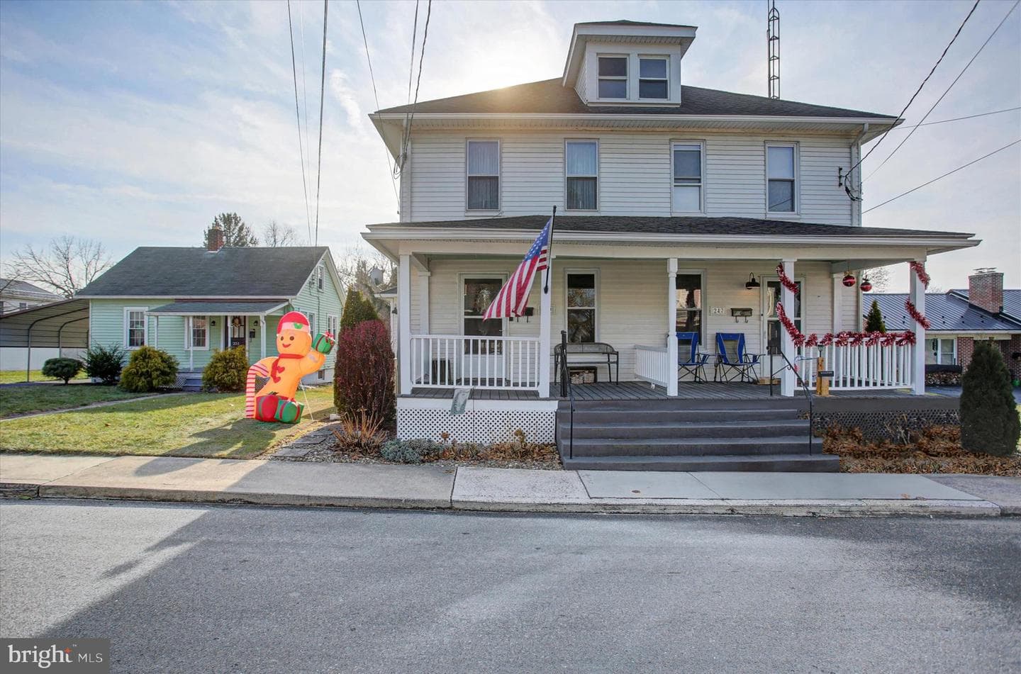 249 E Madison Street photo 1