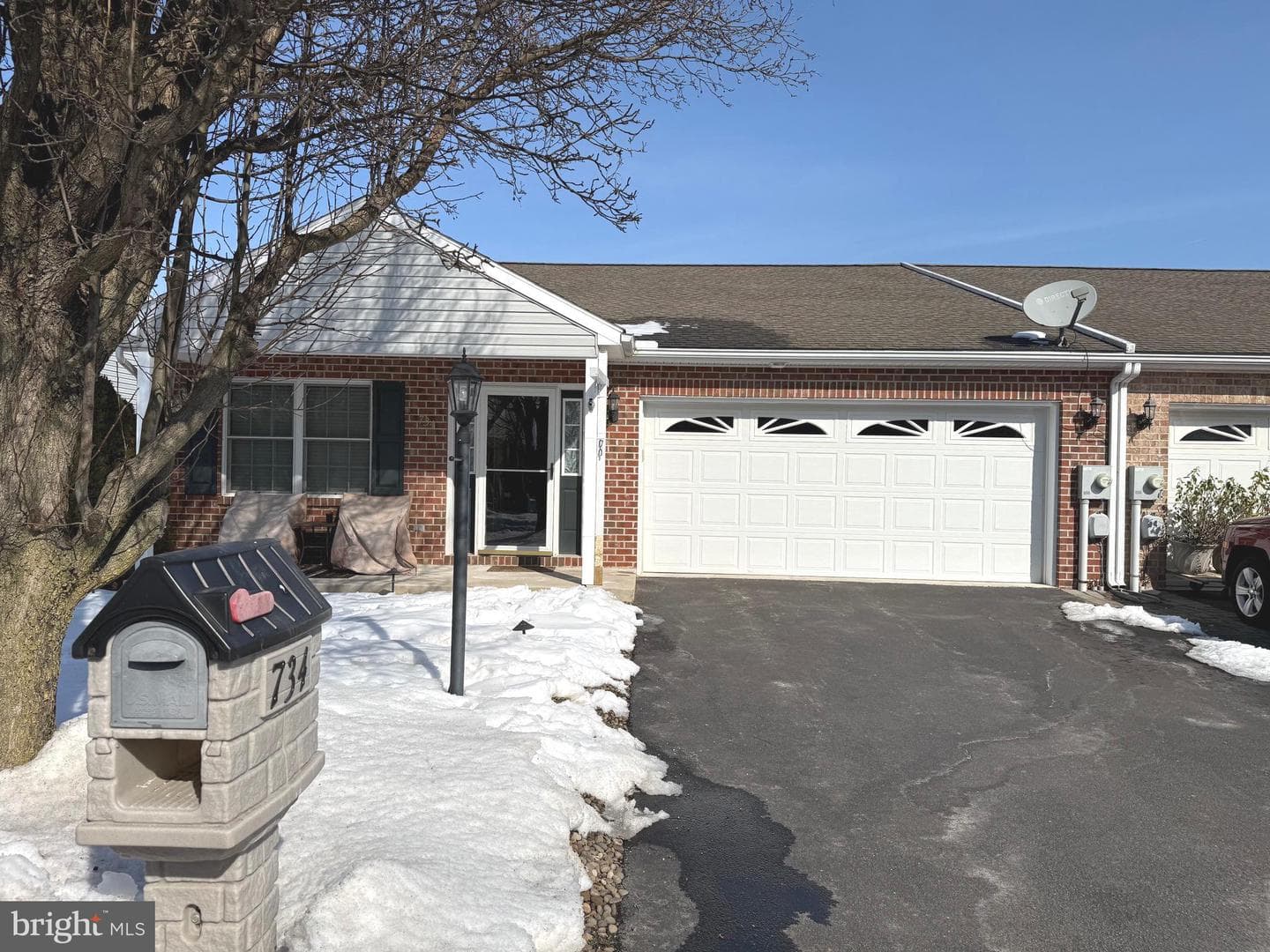 734 Golden Spring Drive N photo 1