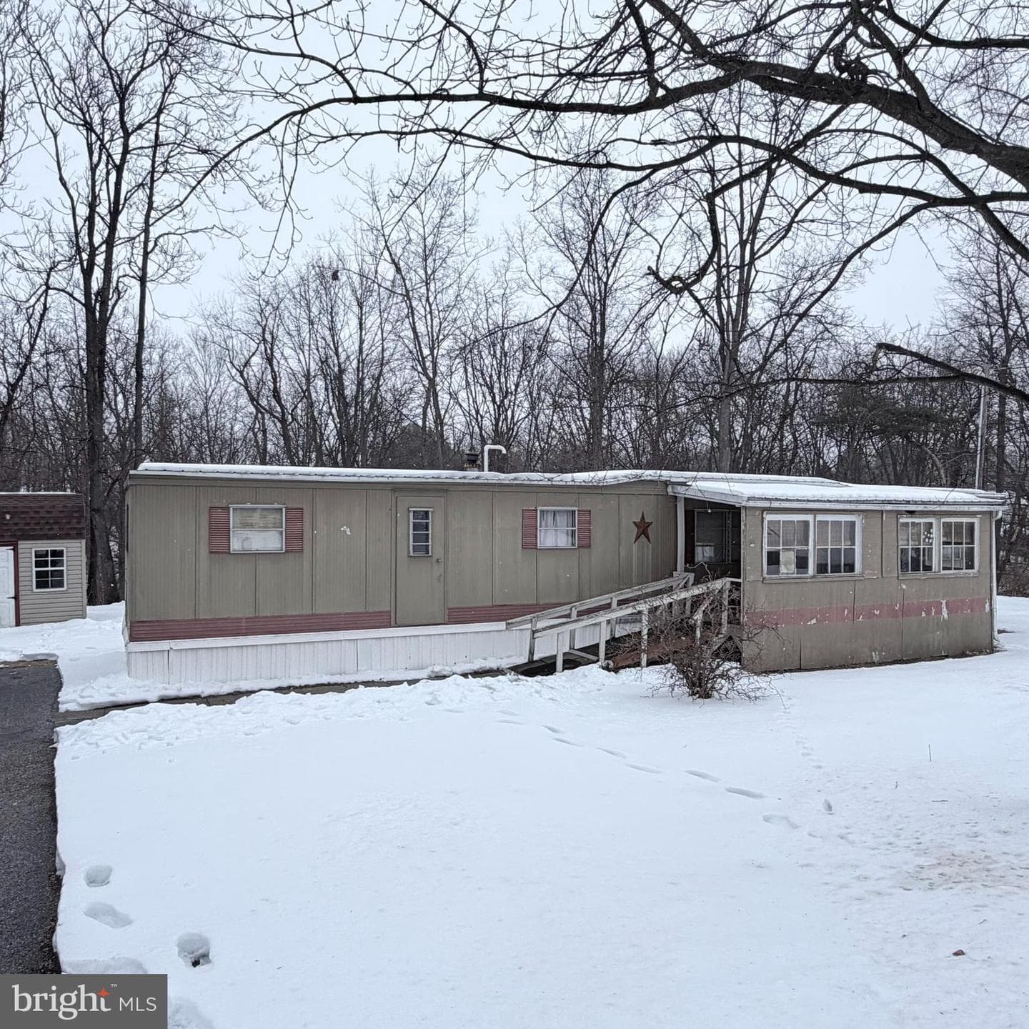 1437 Pleasant View Drive photo 1