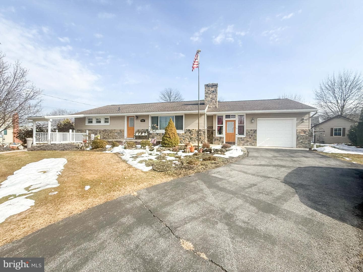 924 Blanchard Avenue photo 1