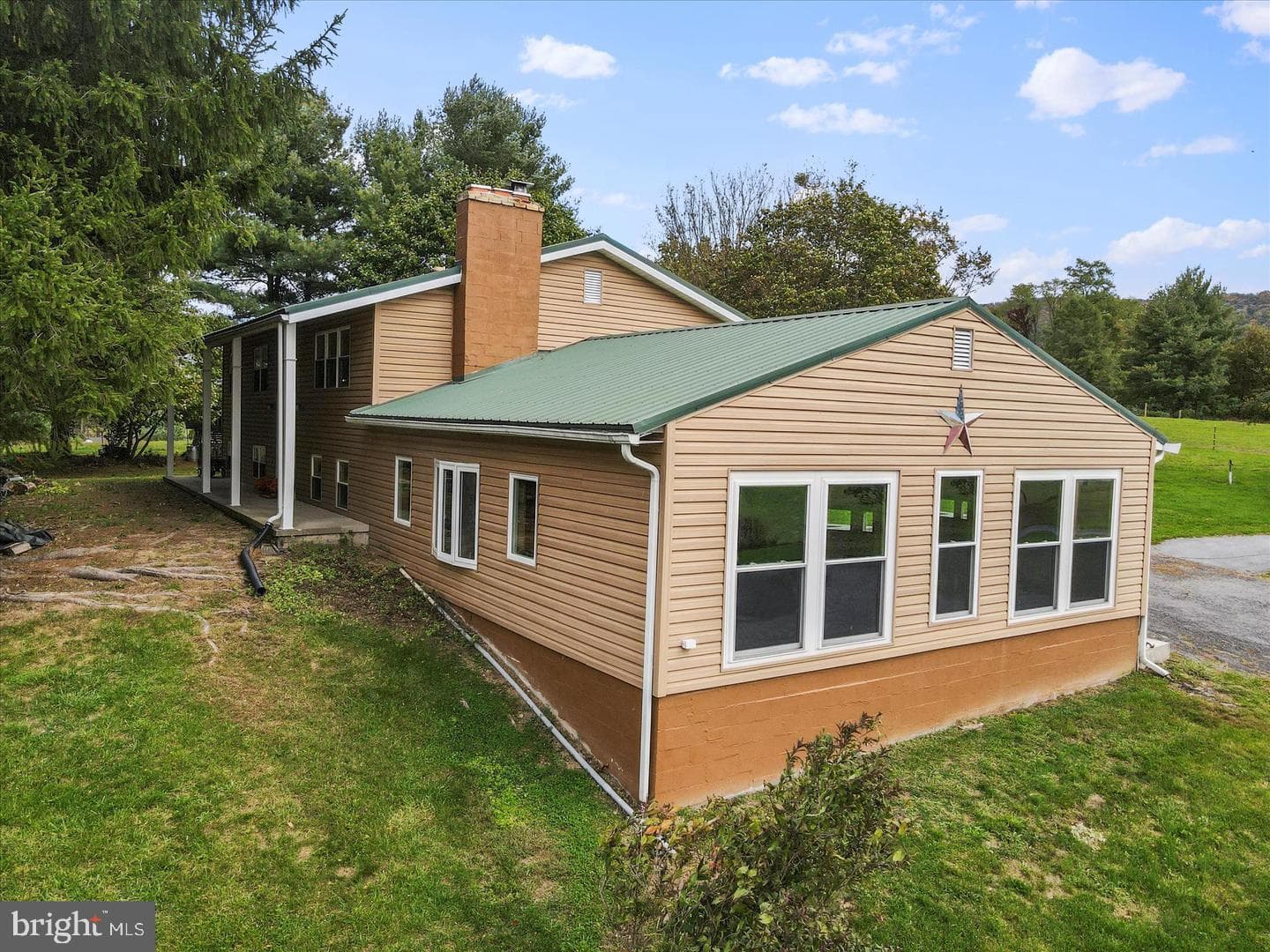 8470 Ward Drive photo 1