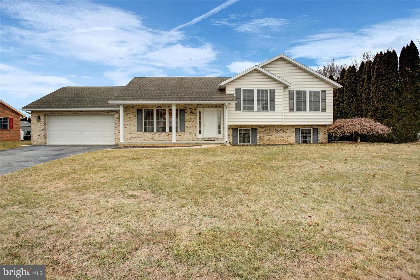 345 Suelinn Drive photo 1