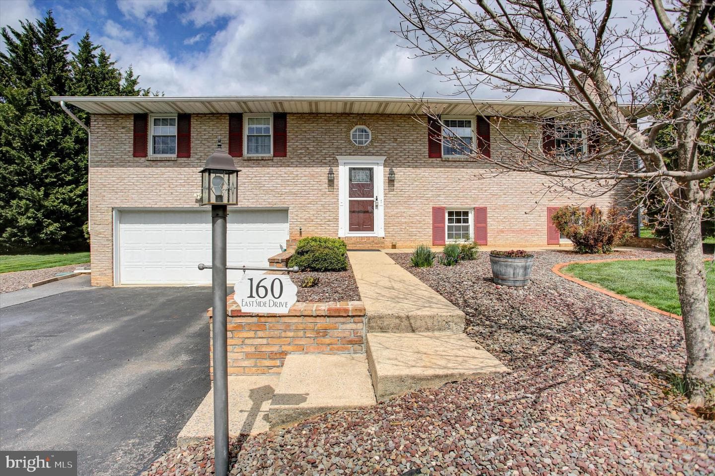 160 East Side Drive