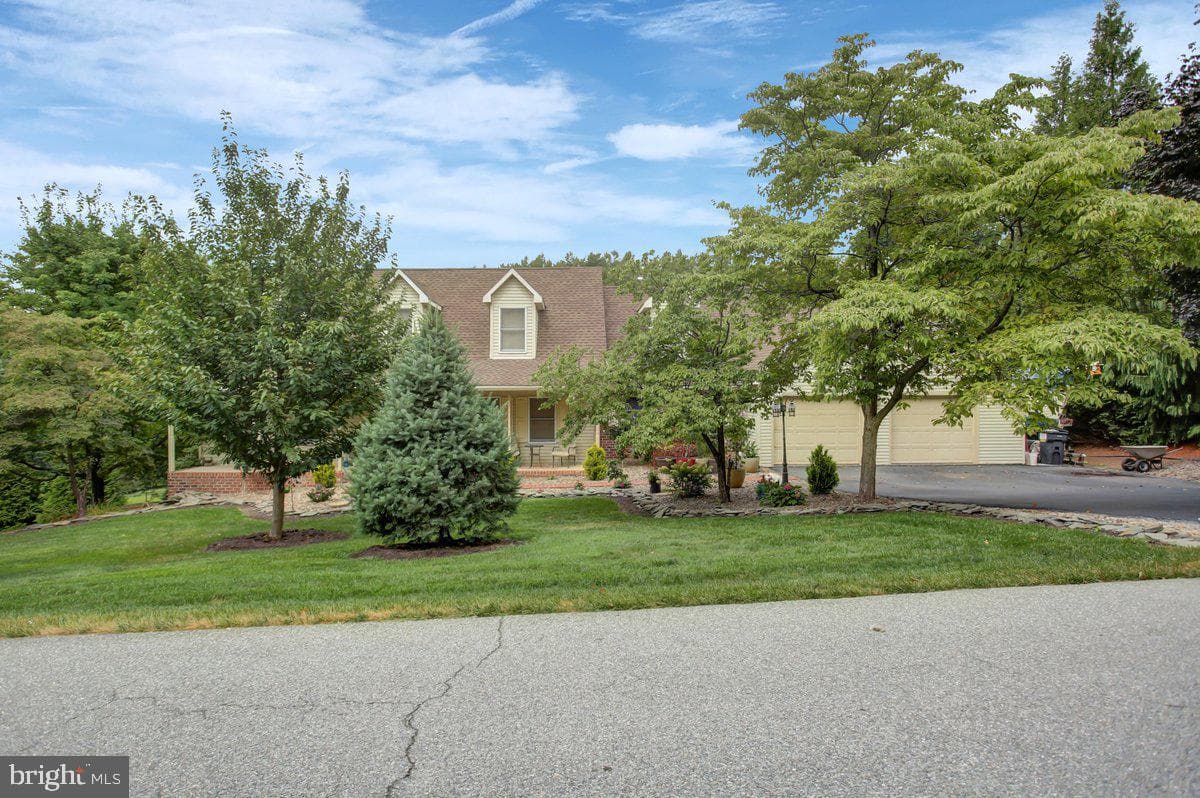 511 Larkspur Lane