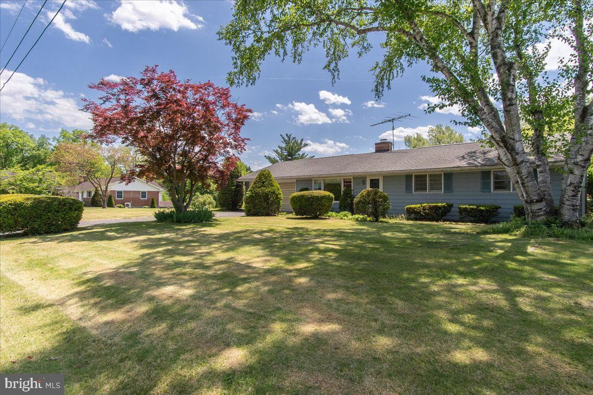 6391 Hillcrest photo 1