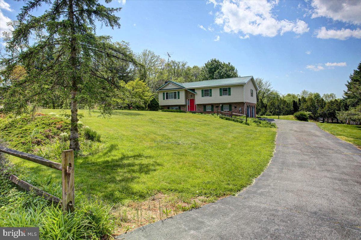 848 Carey Drive photo 1