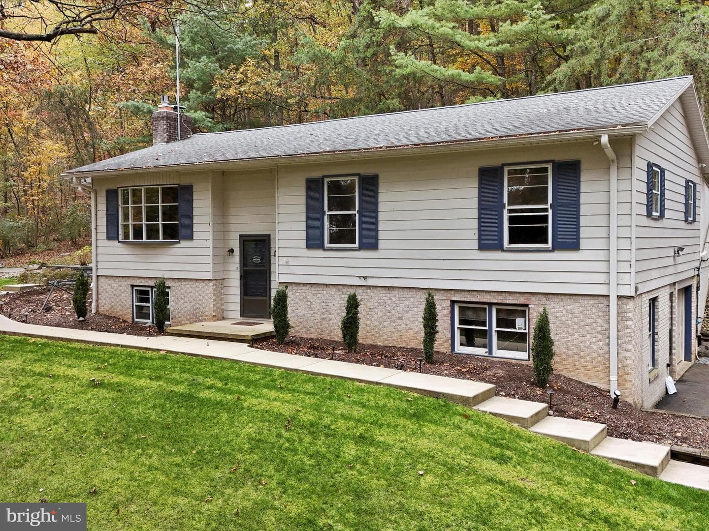5545 Thompson Road photo 1