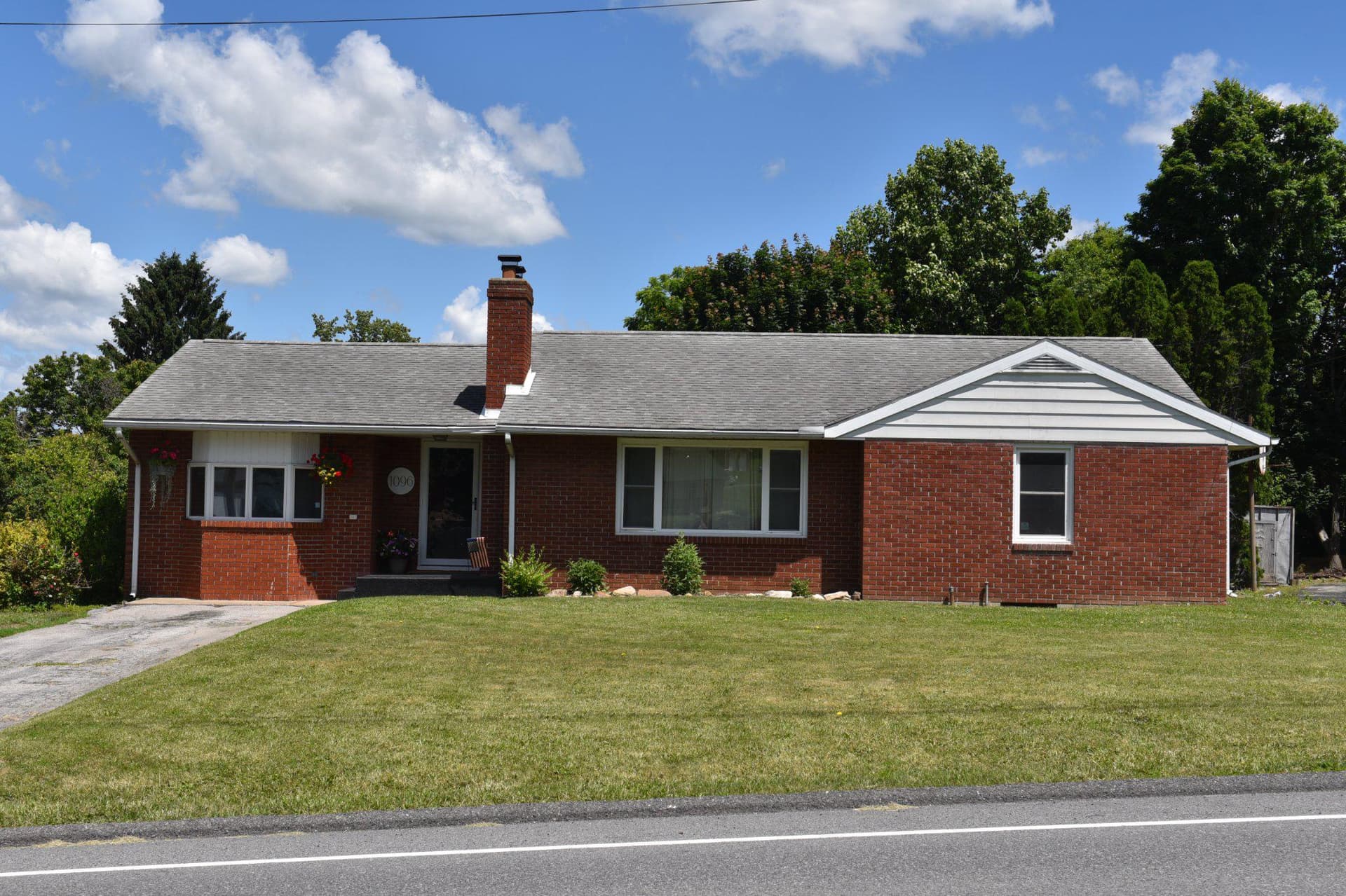 1096 Lincoln Way E