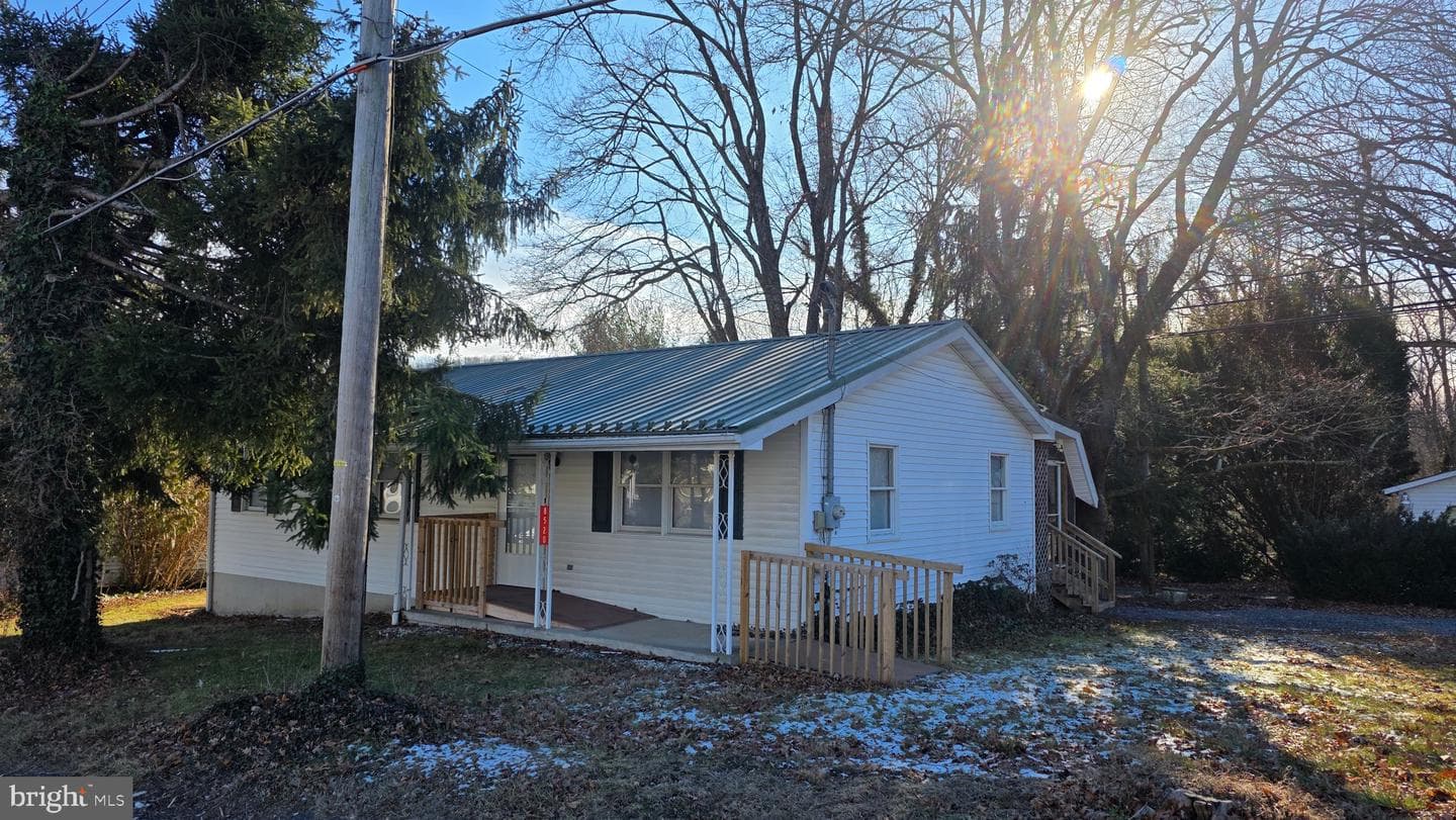 8520 Hudson photo 1