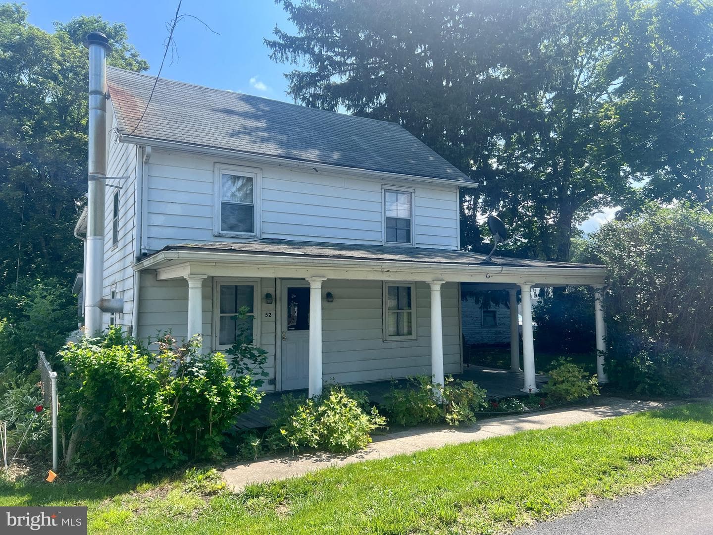 52 Middle St photo 1