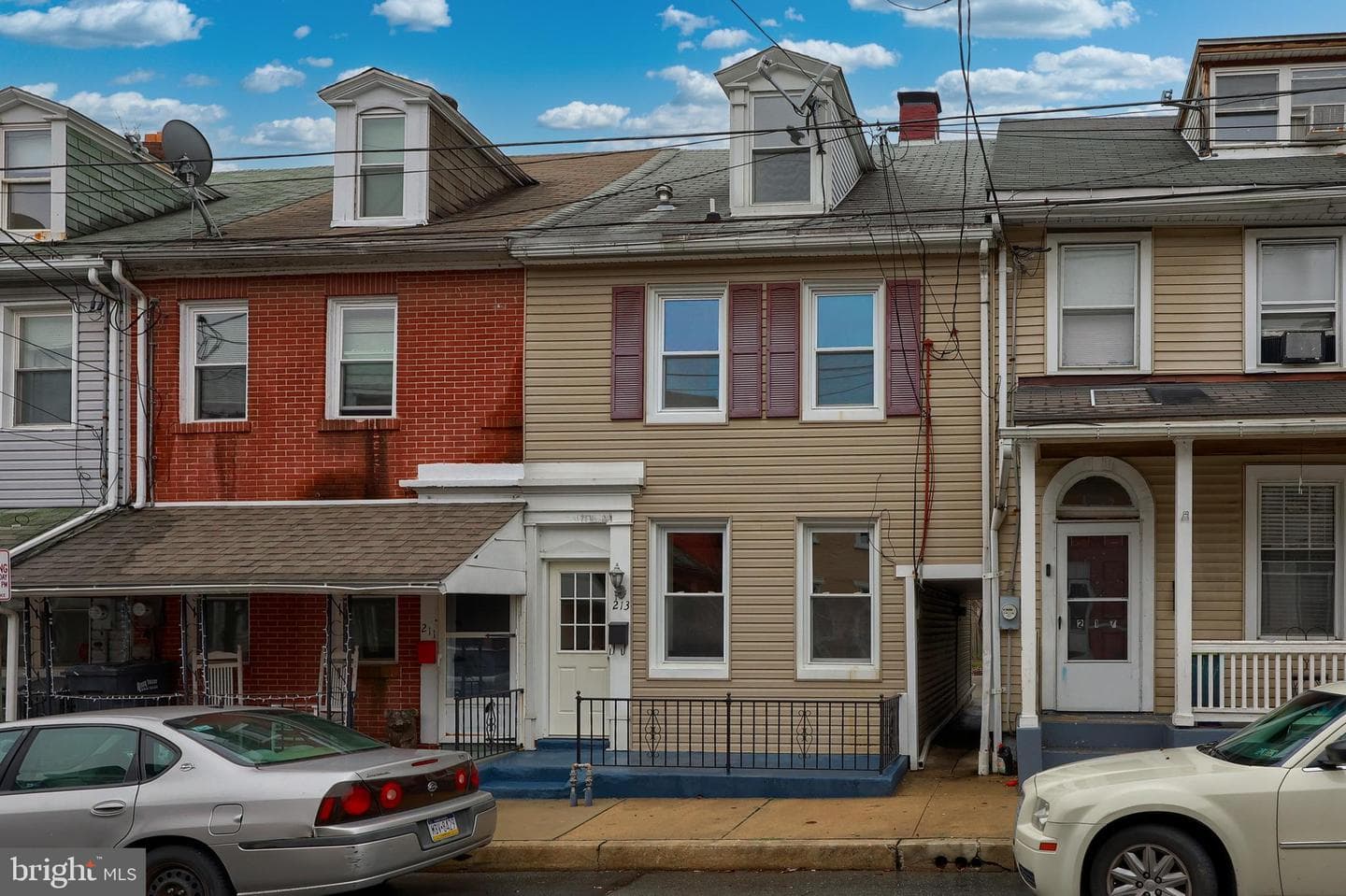 213 Perry Street photo 1