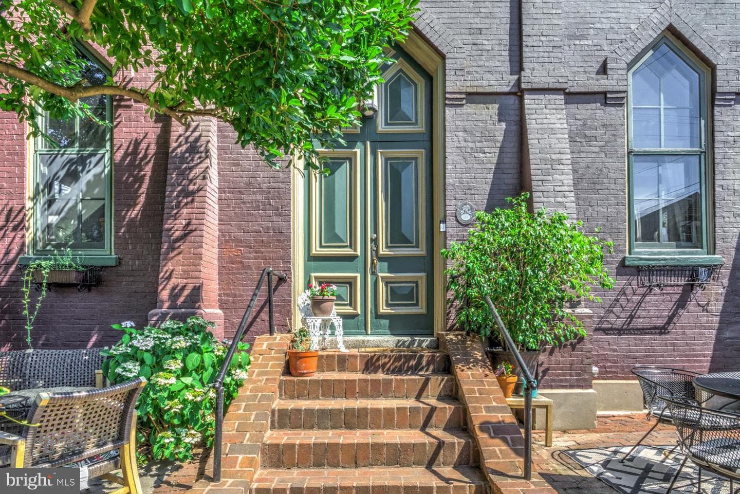 102 W Walnut Street photo 1