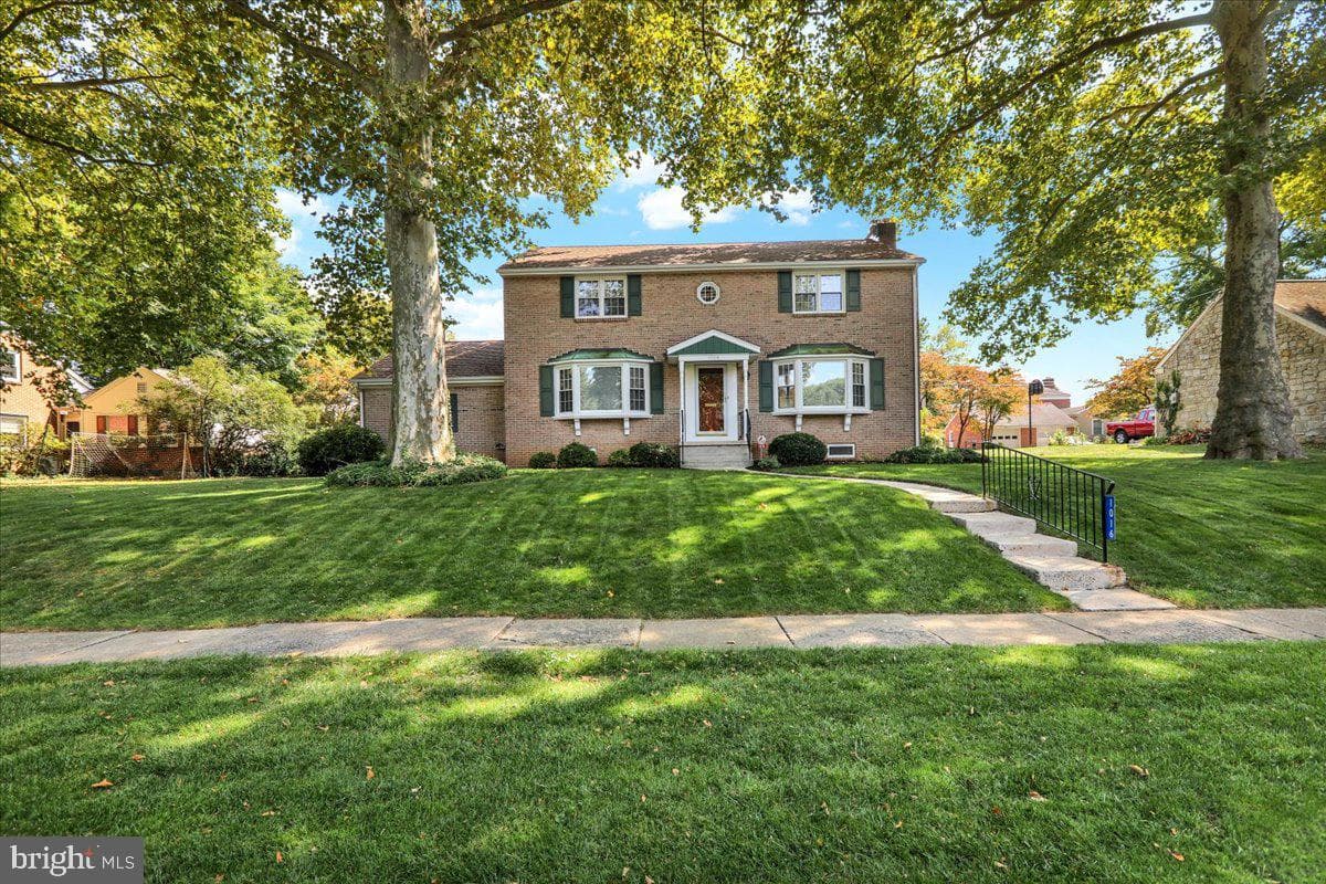 1016 Grandview Boulevard photo 1
