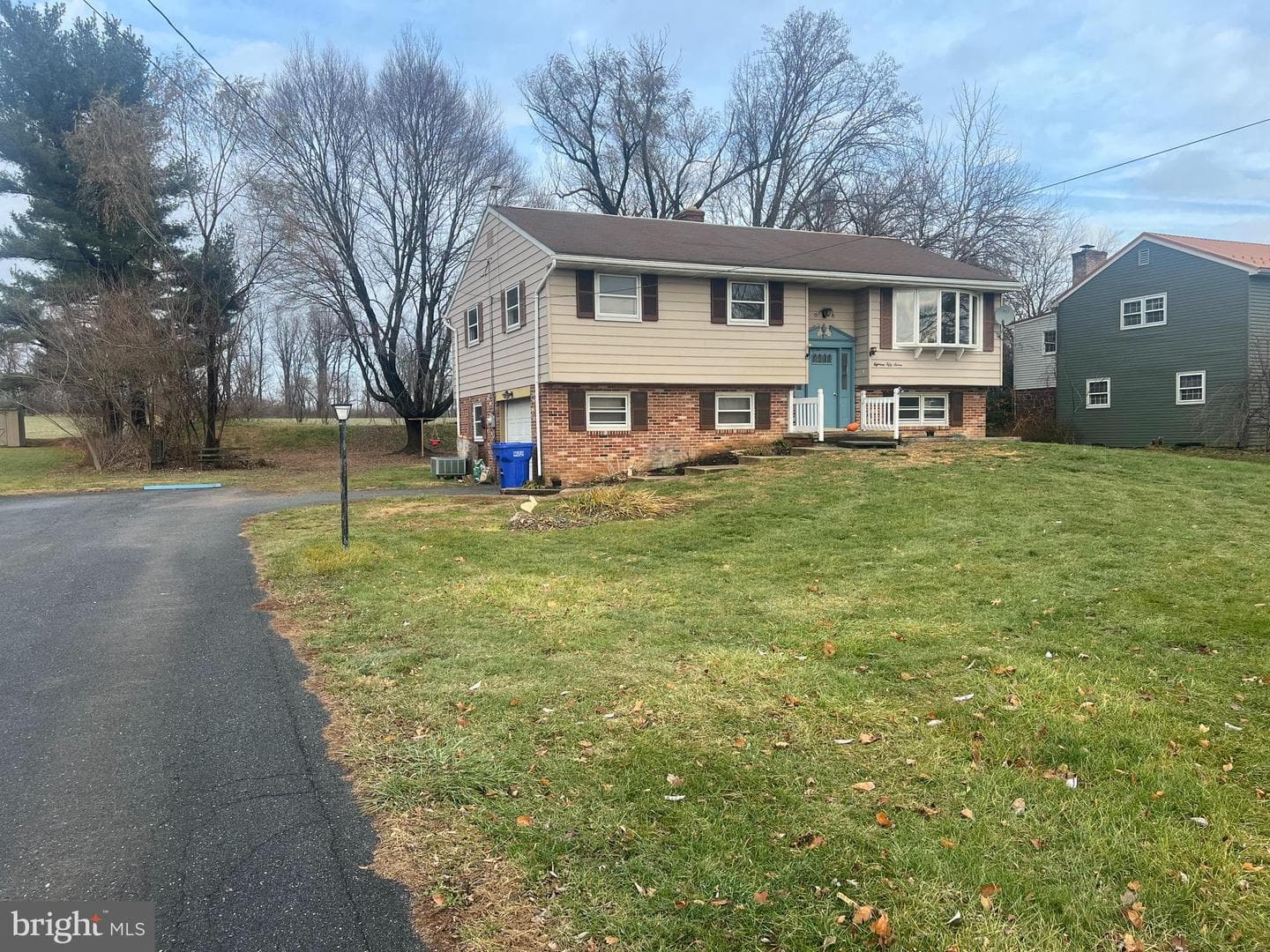 1857 Rockvale Road photo 1