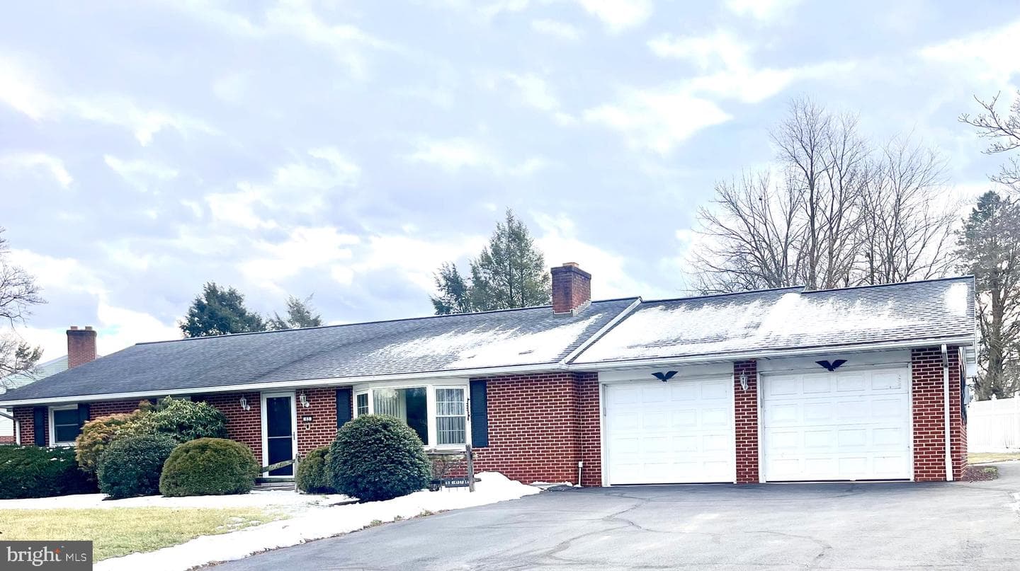 63 Meadow Lane photo 1
