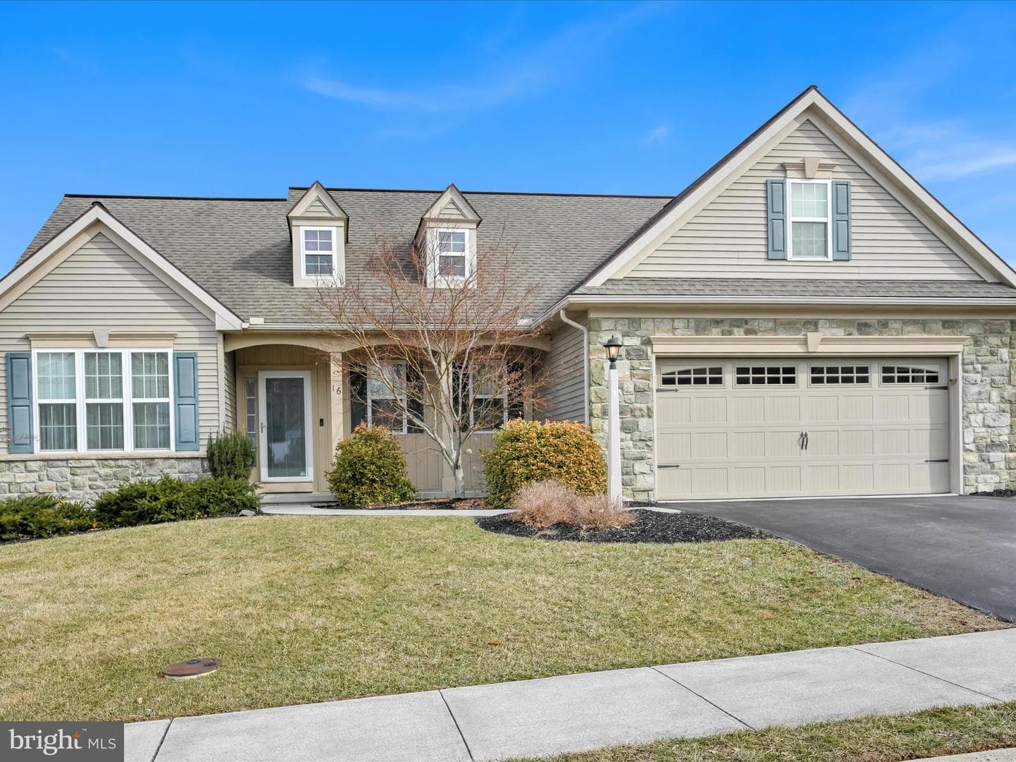 16 Summerlyn Drive photo 1