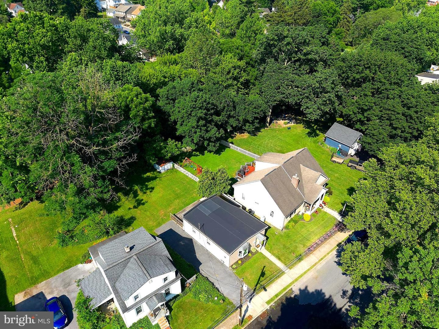 210 Noble Street photo 1