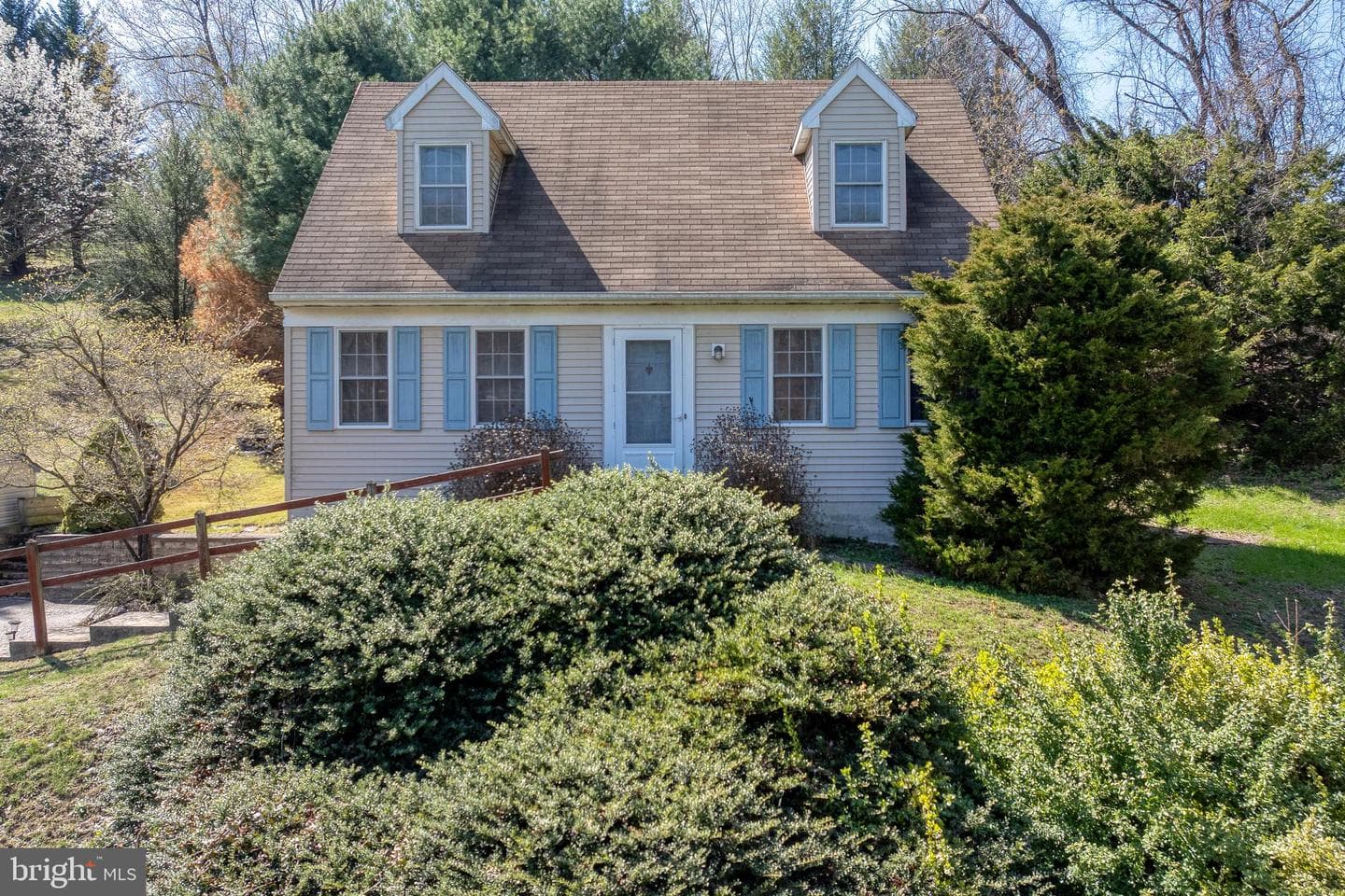 243 Magnolia Drive photo 1