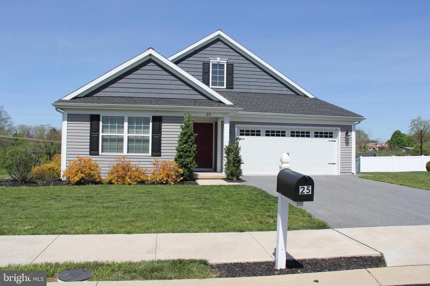 25 Amber Lane photo 1