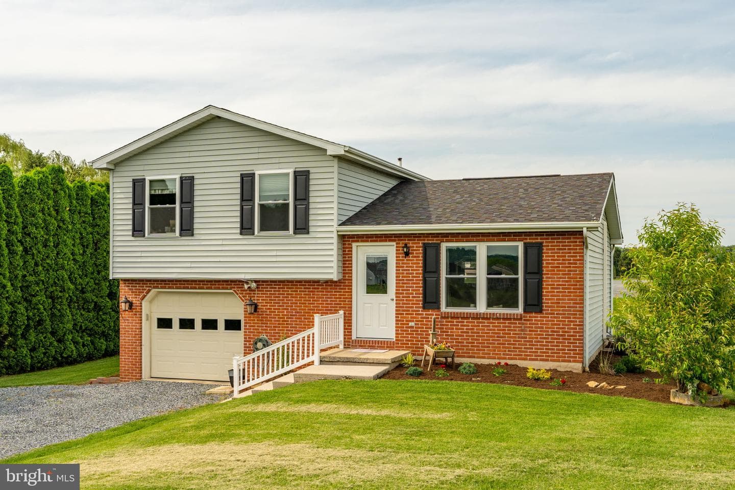 563 Airport Road photo 1