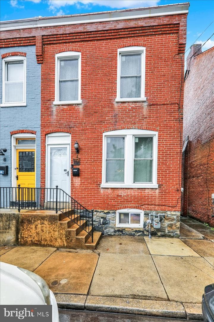 10 Caroline Street photo 1