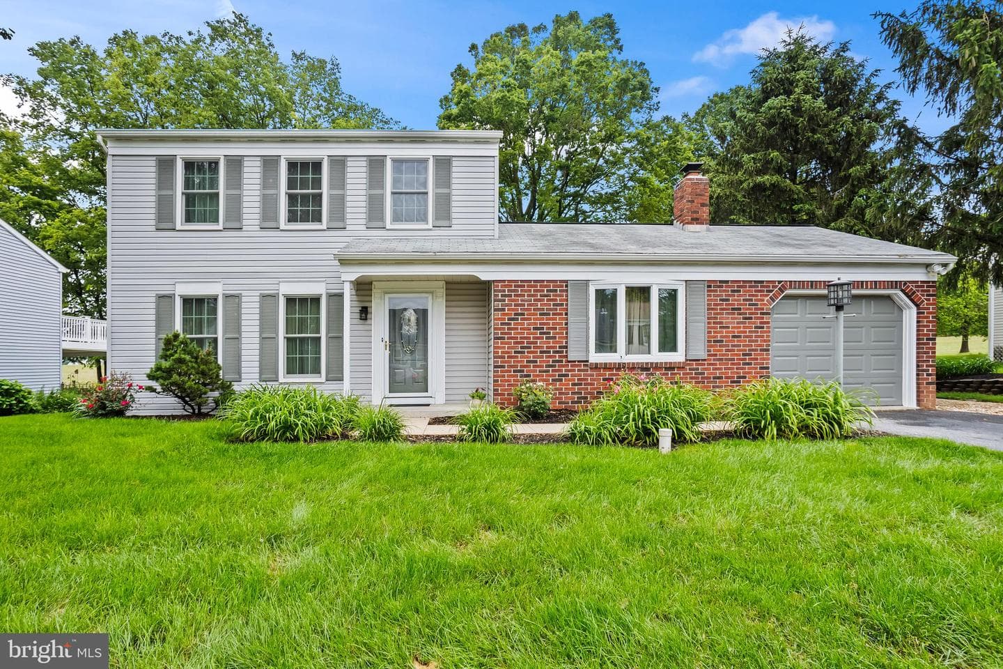 33 Rosewood Lane photo 1