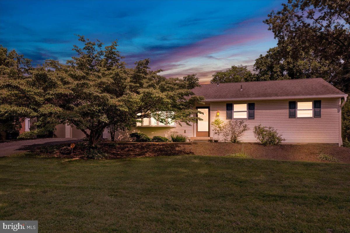77 Garden City Drive photo 1
