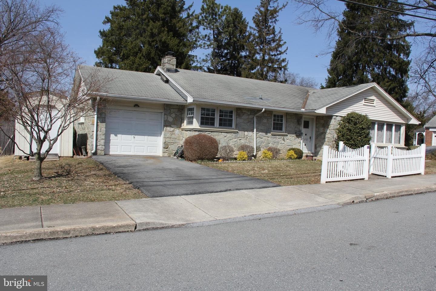 456 Lincoln Avenue photo 1