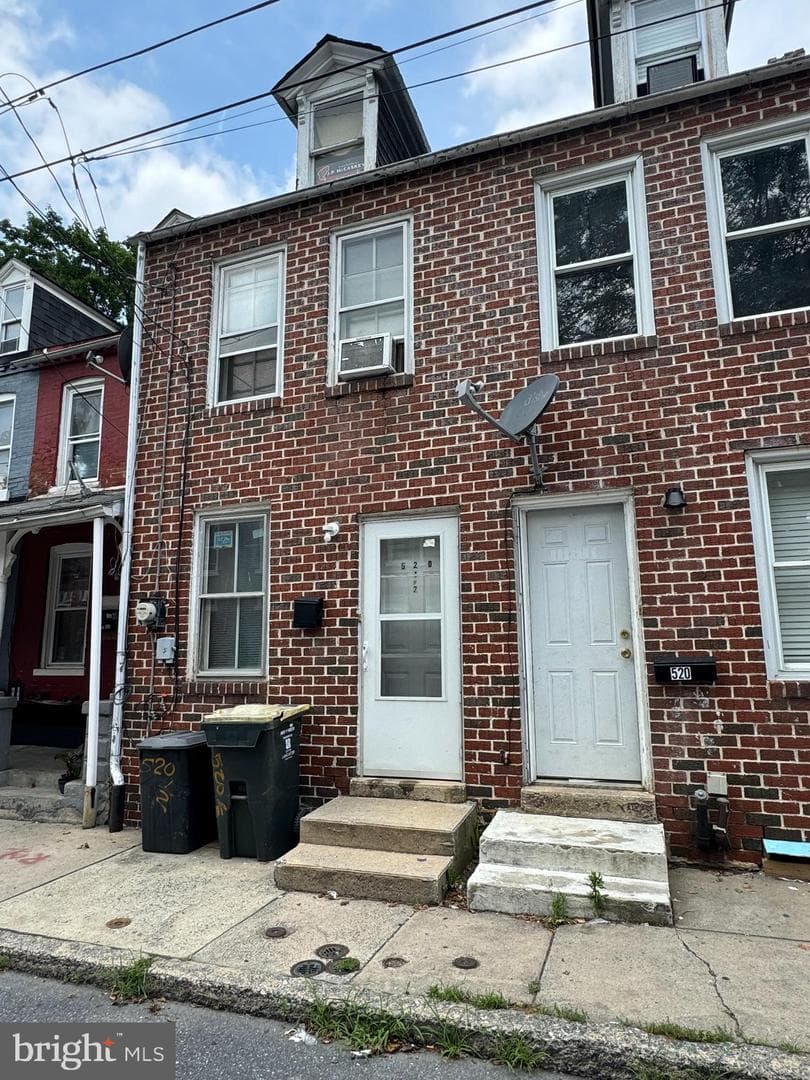 520 1/2 Green Street photo 1