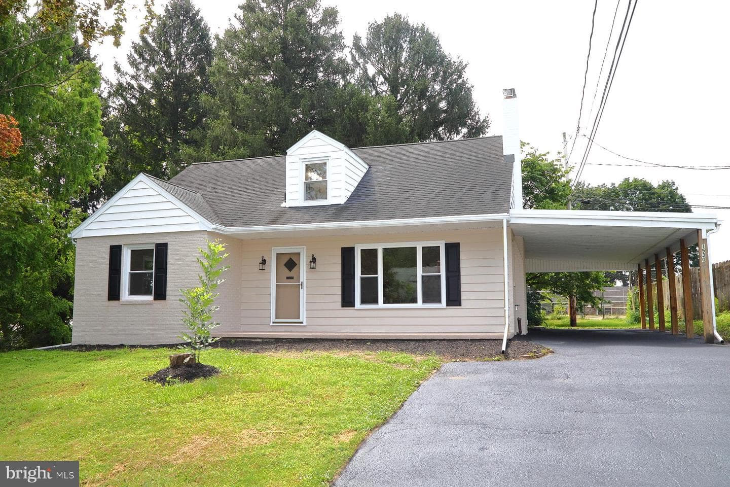 1530 Ridgeview Avenue photo 1