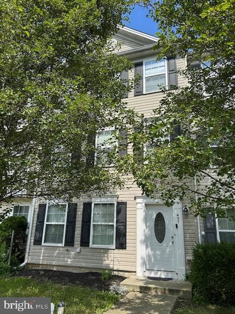 407 Dickens Drive photo 1