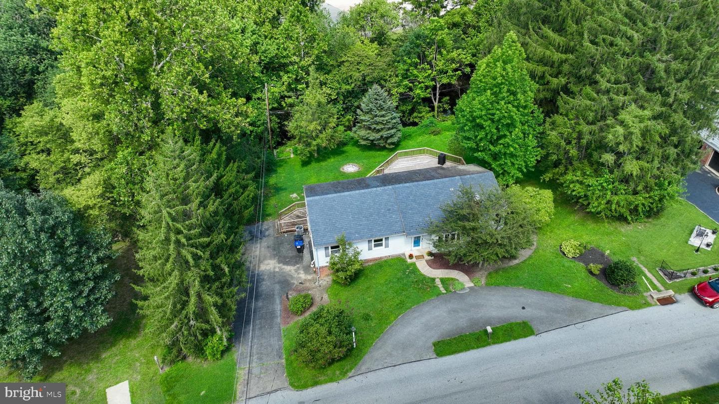 1075 Richmond Road photo 1